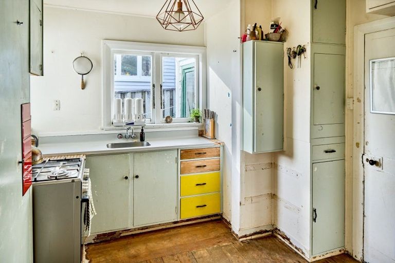 Photo of property in 9 Totara Street, Eastbourne, Lower Hutt, 5013