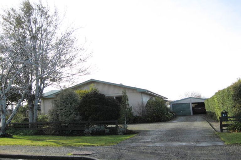 Photo of property in 21 Hillary Street, Winton, 9720