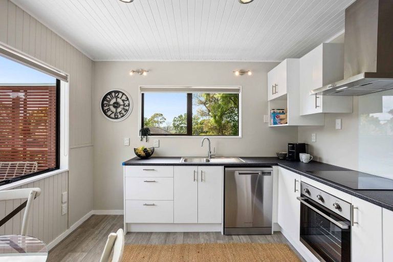 Photo of property in 2/30 Fordham Street, Beach Haven, Auckland, 0626