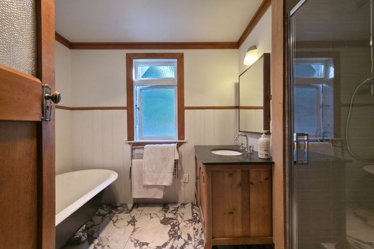 Photo of property in 2 Harvey Road, Bluff Hill, Napier, 4110