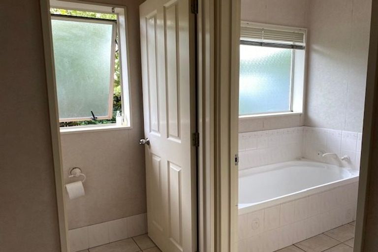 Photo of property in 48 Frank Nobilo Drive, Golflands, Auckland, 2013