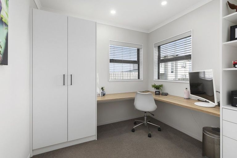 Photo of property in 32 Havana Rise, Grenada Village, Wellington, 6037