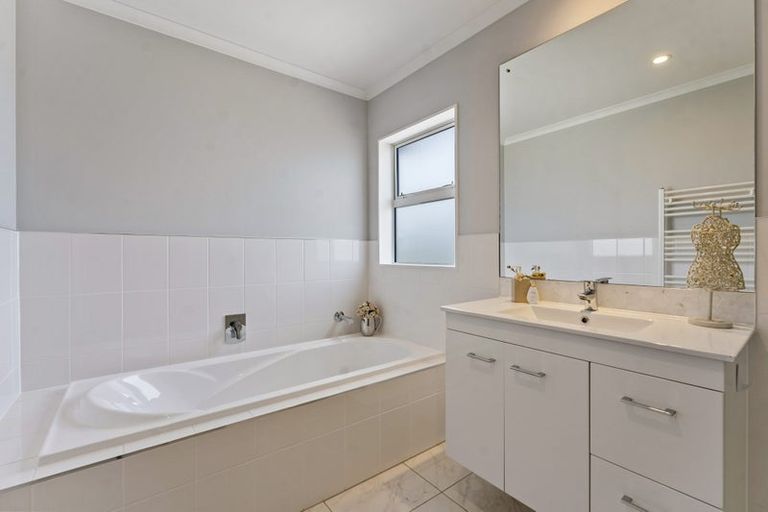 Photo of property in 19 Turua Rise, Karaka, Papakura, 2113