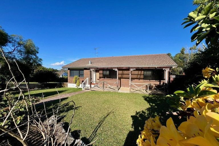 Photo of property in 1 John Webster Place, Glen Eden, Auckland, 0602