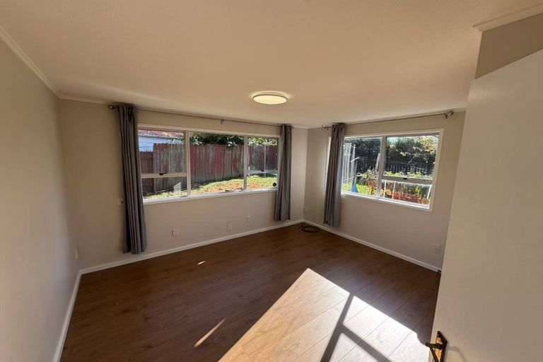 Photo of property in 16 Newham Place, Henderson, Auckland, 0612