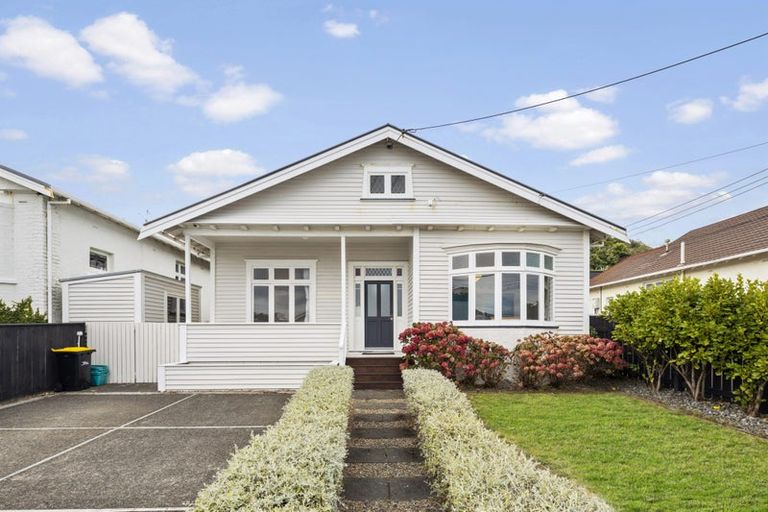 Photo of property in 28 Trent Street, Island Bay, Wellington, 6023