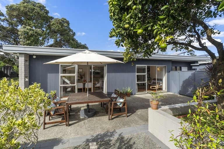 Photo of property in 13 James Evans Drive, Northcote, Auckland, 0627