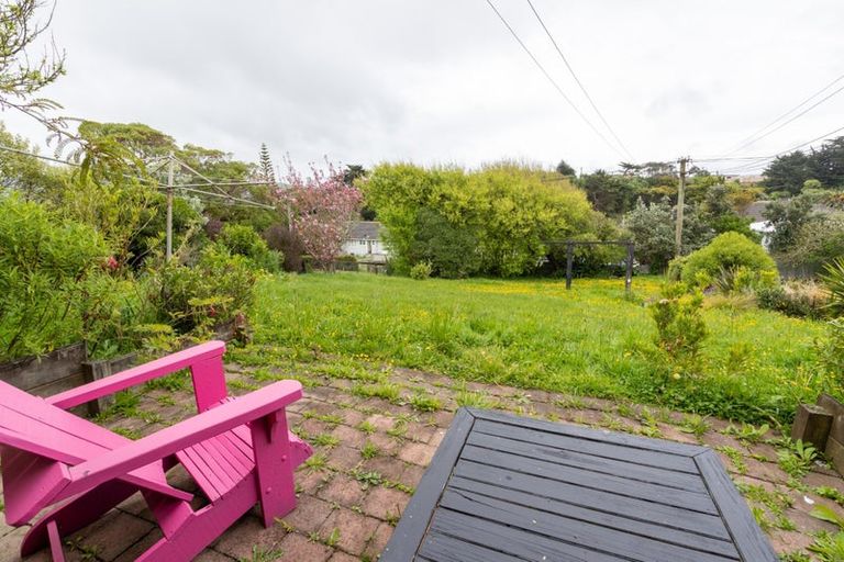 Photo of property in 37 Downes Street, Titahi Bay, Porirua, 5022