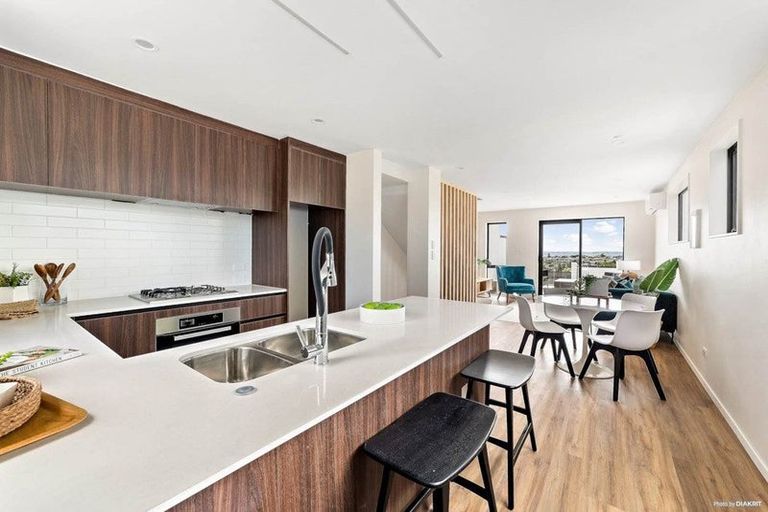 Photo of property in 1/735 East Coast Road, Browns Bay, Auckland, 0630