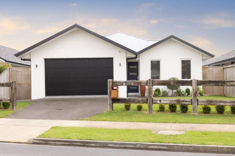 Photo of property in 5 Hanlow Place, Pyes Pa, Tauranga, 3112