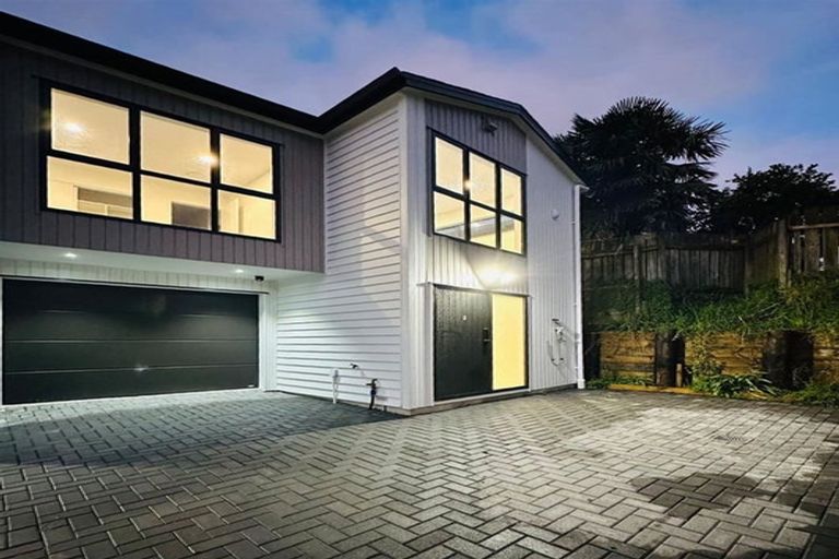 Photo of property in 21f Craigbank Avenue, New Lynn, Auckland, 0600