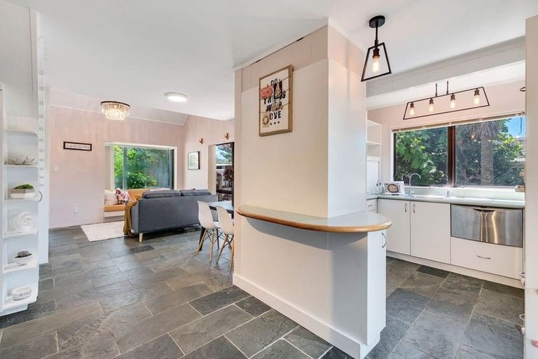 Photo of property in 2/3 Aorangi Place, Birkenhead, Auckland, 0626