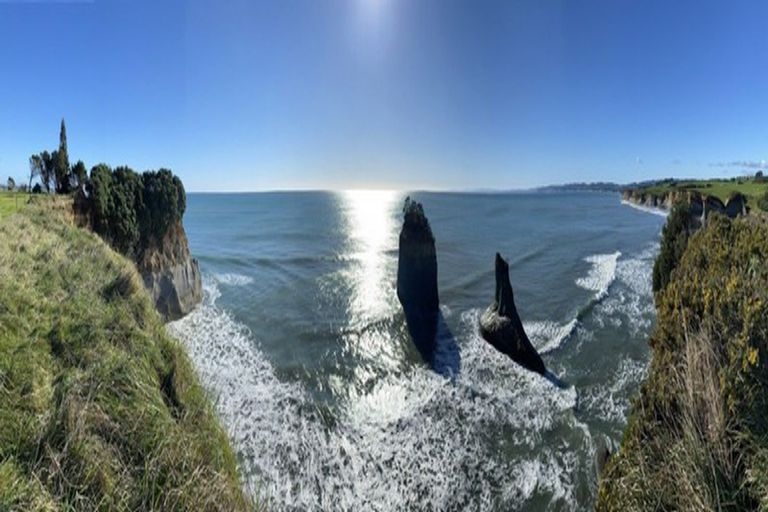 Photo of property in 1119 Main Road North, Onaero, Urenui, 4383