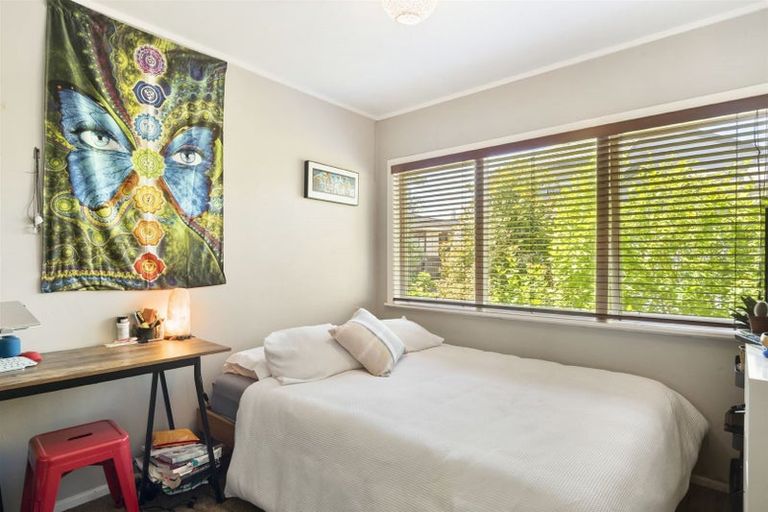 Photo of property in 2 Phillip Parade, Forrest Hill, Auckland, 0620