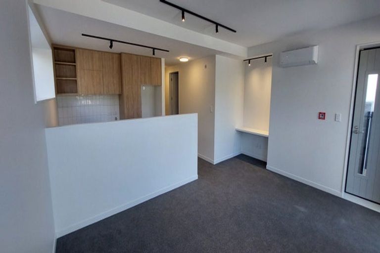 Photo of property in 1/67 Tiketike Way, Brooklyn, Wellington, 6021