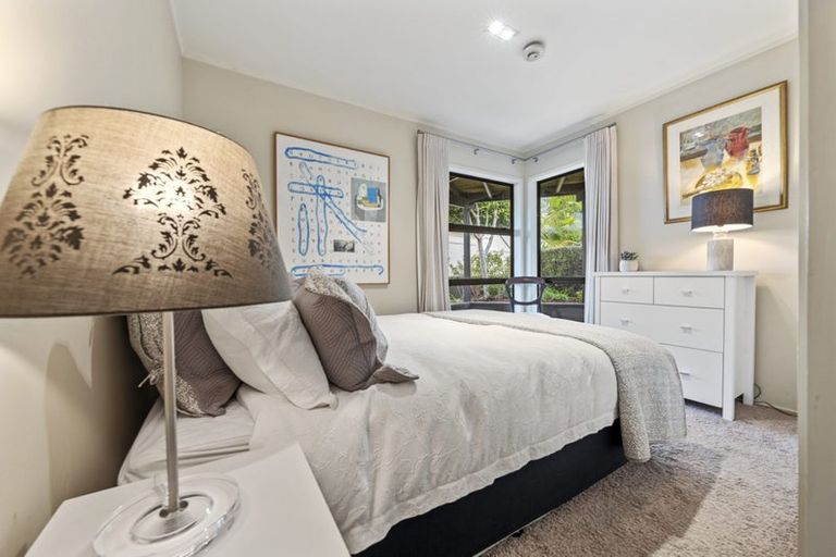 Photo of property in 2/27 Churchill Road, Murrays Bay, Auckland, 0630