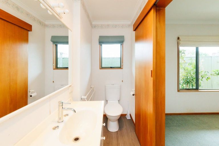 Photo of property in 9 Edgecombe Court, Roslyn, Palmerston North, 4414