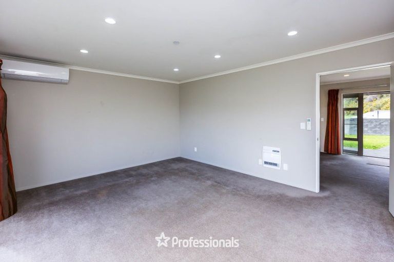 Photo of property in 64 Evergreen Crescent, Trentham, Upper Hutt, 5018