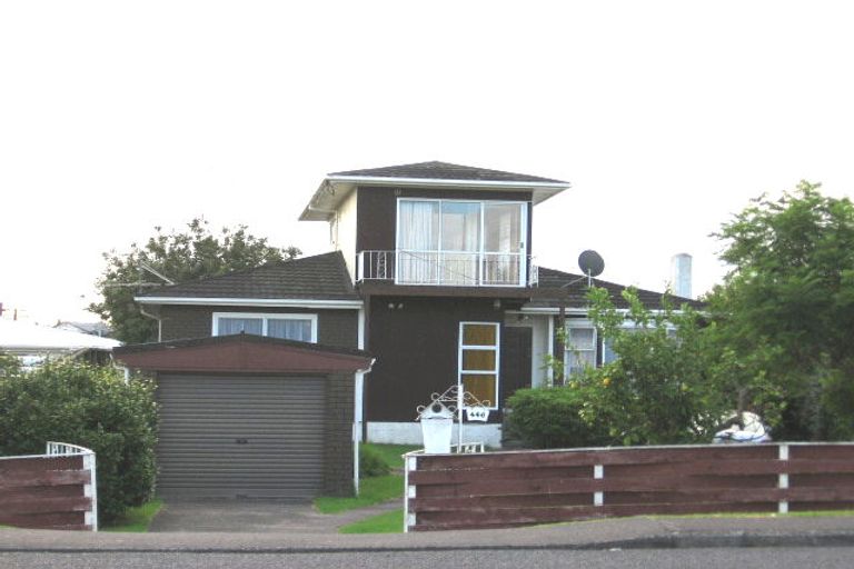 Photo of property in 446 Old Te Atatu Road, Te Atatu Peninsula, Auckland, 0610