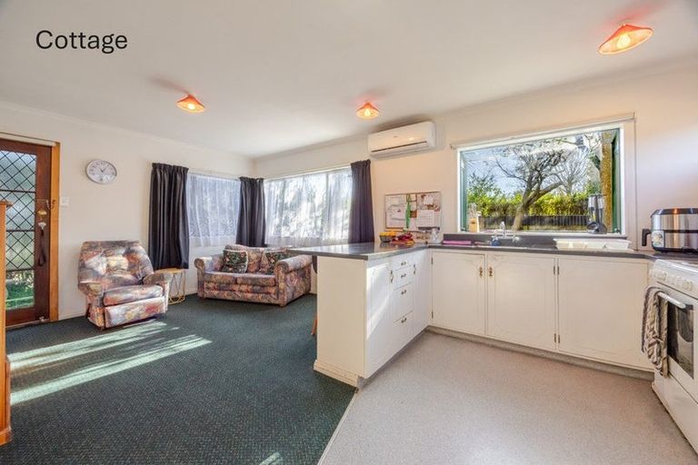 Photo of property in 18 Howard Road, Taradale, Napier, 4112