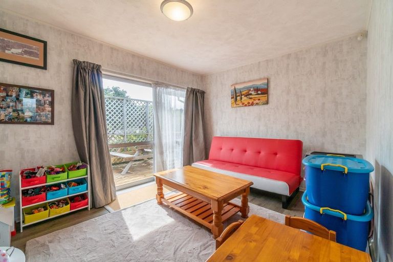 Photo of property in 116 Taylor Terrace, Tawa, Wellington, 5028