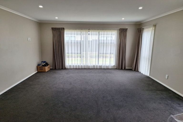 Photo of property in 44 Te Kaeaea Crescent, Wallaceville, Upper Hutt, 5018