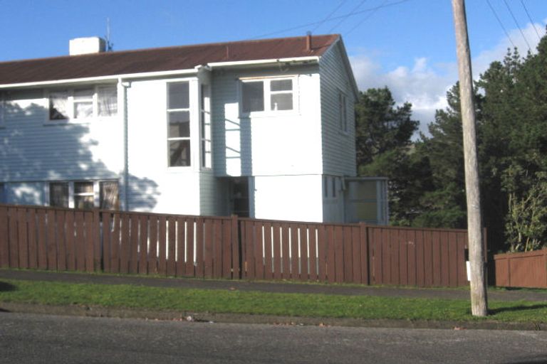 Photo of property in 11-11a Worcester Place, Cannons Creek, Porirua, 5024