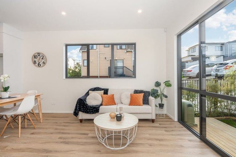 Photo of property in 16b Sheridan Drive, New Lynn, Auckland, 0600