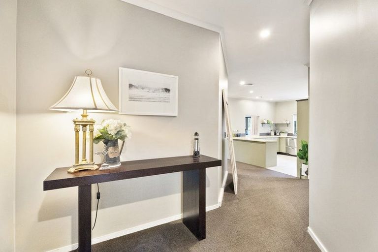 Photo of property in 17 Pitoitoi Avenue, Greenhithe, Auckland, 0632