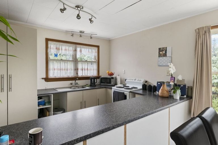 Photo of property in 686 Waikawa Beach Road, Waikawa Beach, Levin, 5573