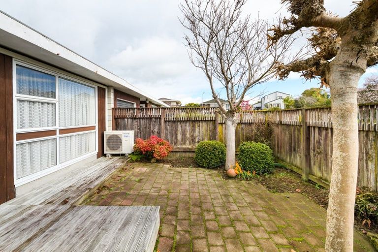 Photo of property in 1 Wharite Place, Awapuni, Palmerston North, 4412