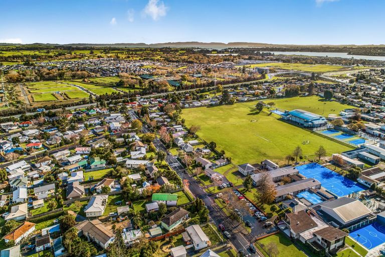 Photo of property in 12 Jupiter Street, Rosehill, Papakura, 2113