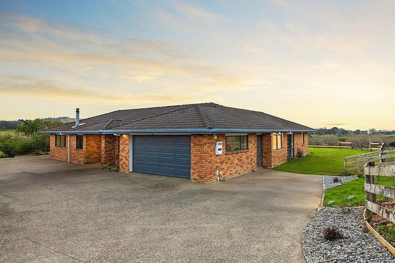 Photo of property in 118 Cottle Road, Taupaki, Henderson, 0782