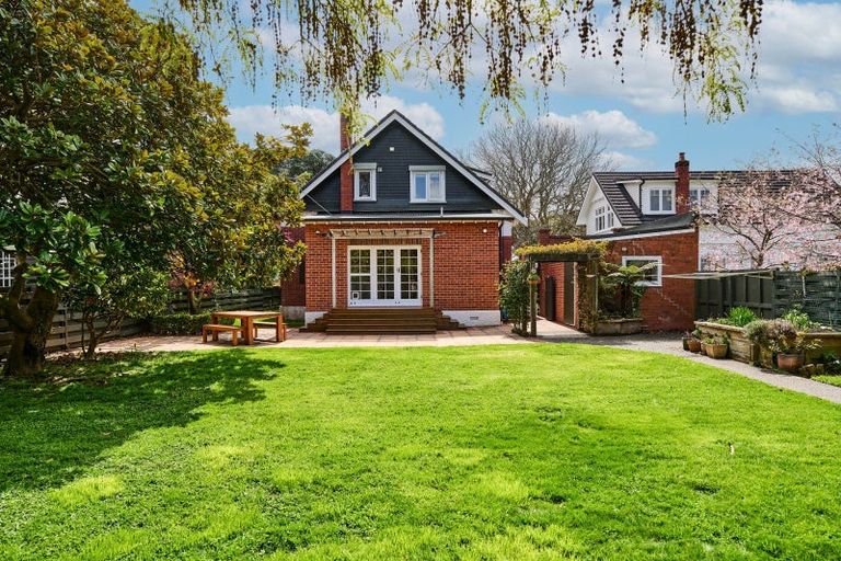 Photo of property in 14 Hinau Street, Woburn, Lower Hutt, 5010