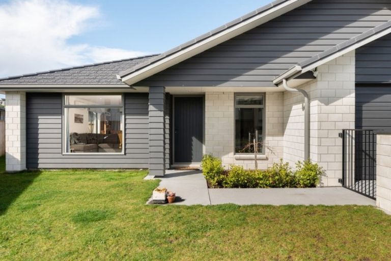 Photo of property in 80 Awataha Crescent, Pyes Pa, Tauranga, 3110