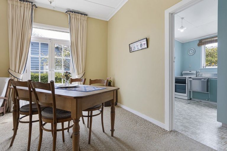 Photo of property in 2 Hoyle Place, New Plymouth, 4310