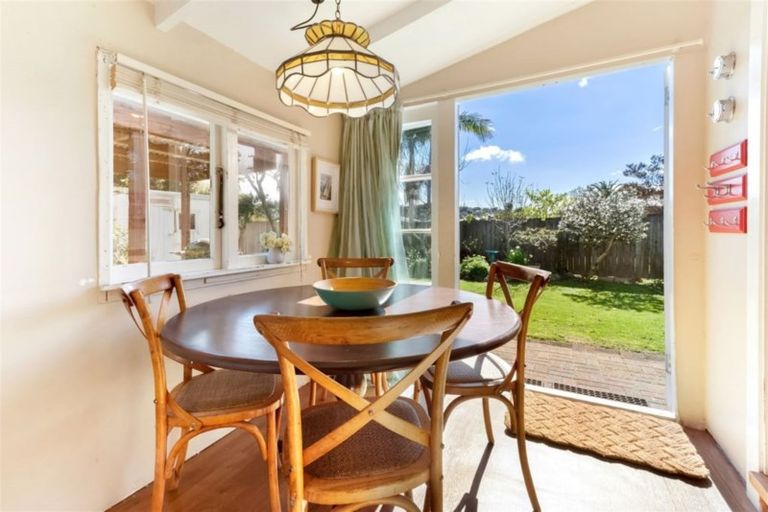 Photo of property in 26 Miami Avenue, Surfdale, Waiheke Island, 1081