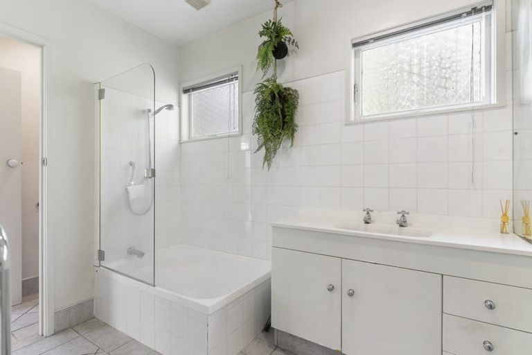 Photo of property in 125 Braemar Road, Castor Bay, Auckland, 0620