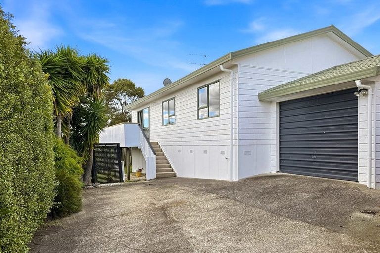 Photo of property in 1/4 Knott Road, Stanmore Bay, Whangaparaoa, 0932