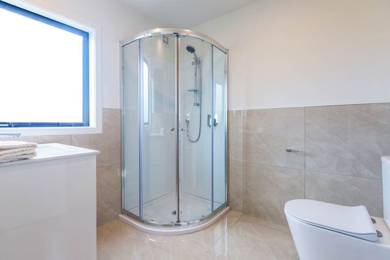 Photo of property in 14 Korama Lane, New Lynn, Auckland, 0600