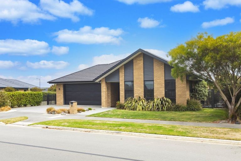 Photo of property in 39 Te Whenu Crescent, Marshland, Christchurch, 8083