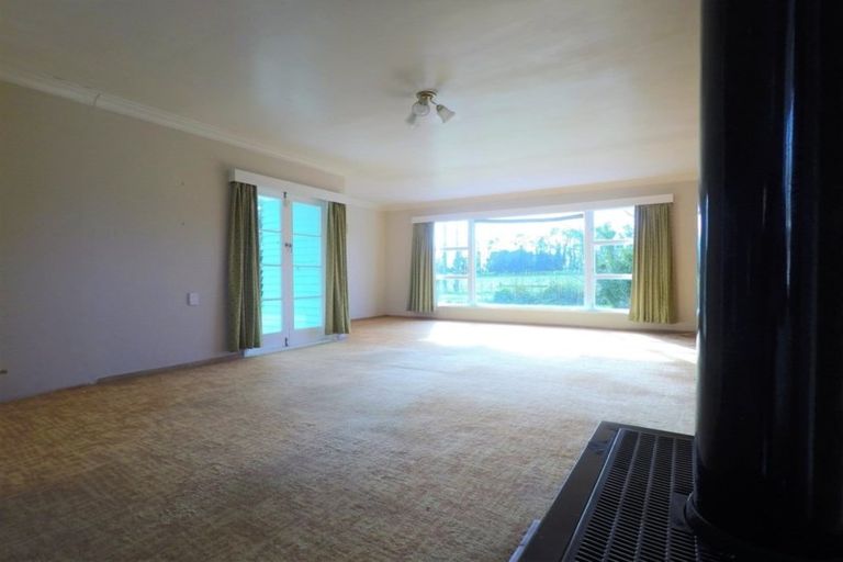 Photo of property in 335 Kawiu Road, Levin, 5510