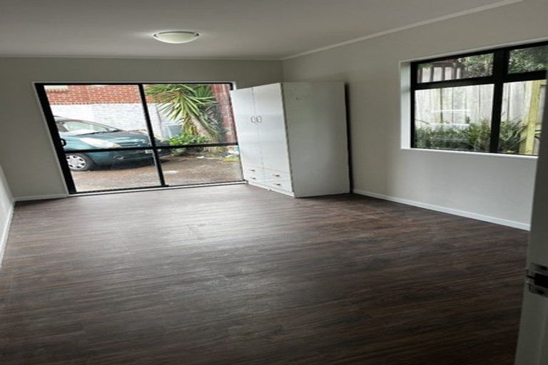 Photo of property in 29 Awaroa Road, Sunnyvale, Auckland, 0612