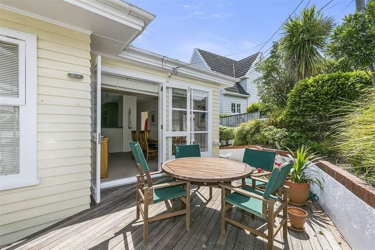 Photo of property in 18 Putnam Street, Northland, Wellington, 6012