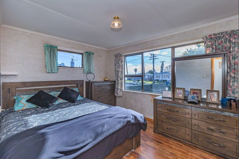 Photo of property in 24 Karaka Crescent, Levin, 5510