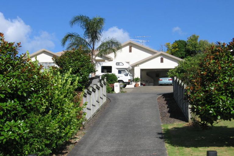 Photo of property in 10 Westminster Gardens, Unsworth Heights, Auckland, 0632