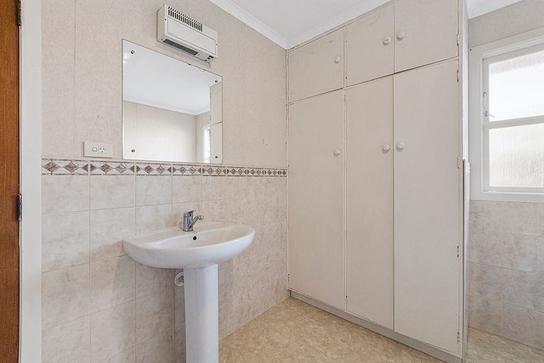 Photo of property in 20 Clare Street, Cambridge, 3434