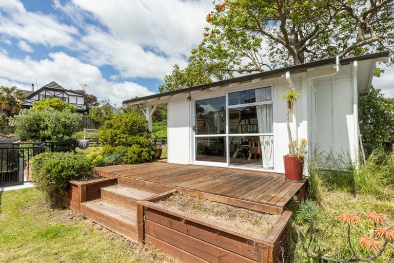 Photo of property in 60 Milton Road, Bluff Hill, Napier, 4110