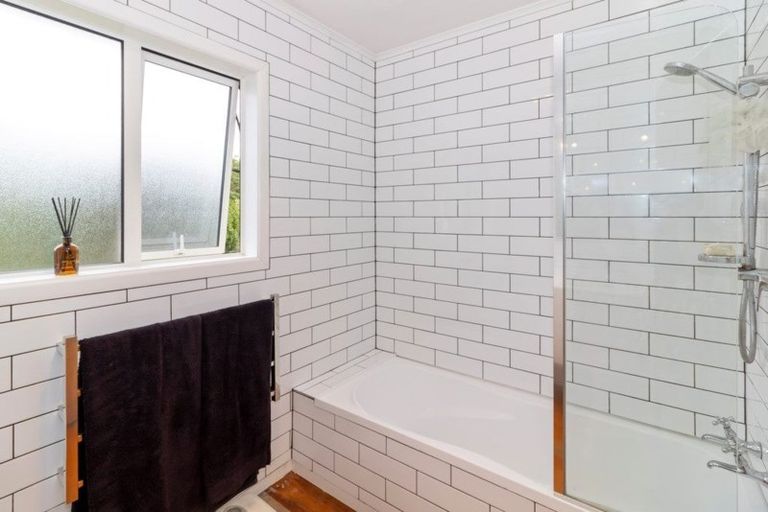 Photo of property in 73 Bayly Road, Blagdon, New Plymouth, 4310