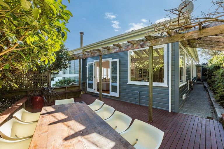 Photo of property in 334 Oriental Parade, Oriental Bay, Wellington, 6011